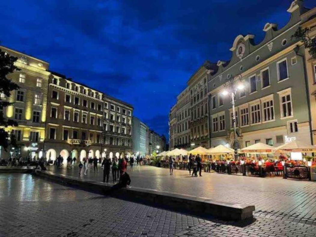Plac Szczepanski - Theatre Neighborhood Kraków Eksteriør billede
